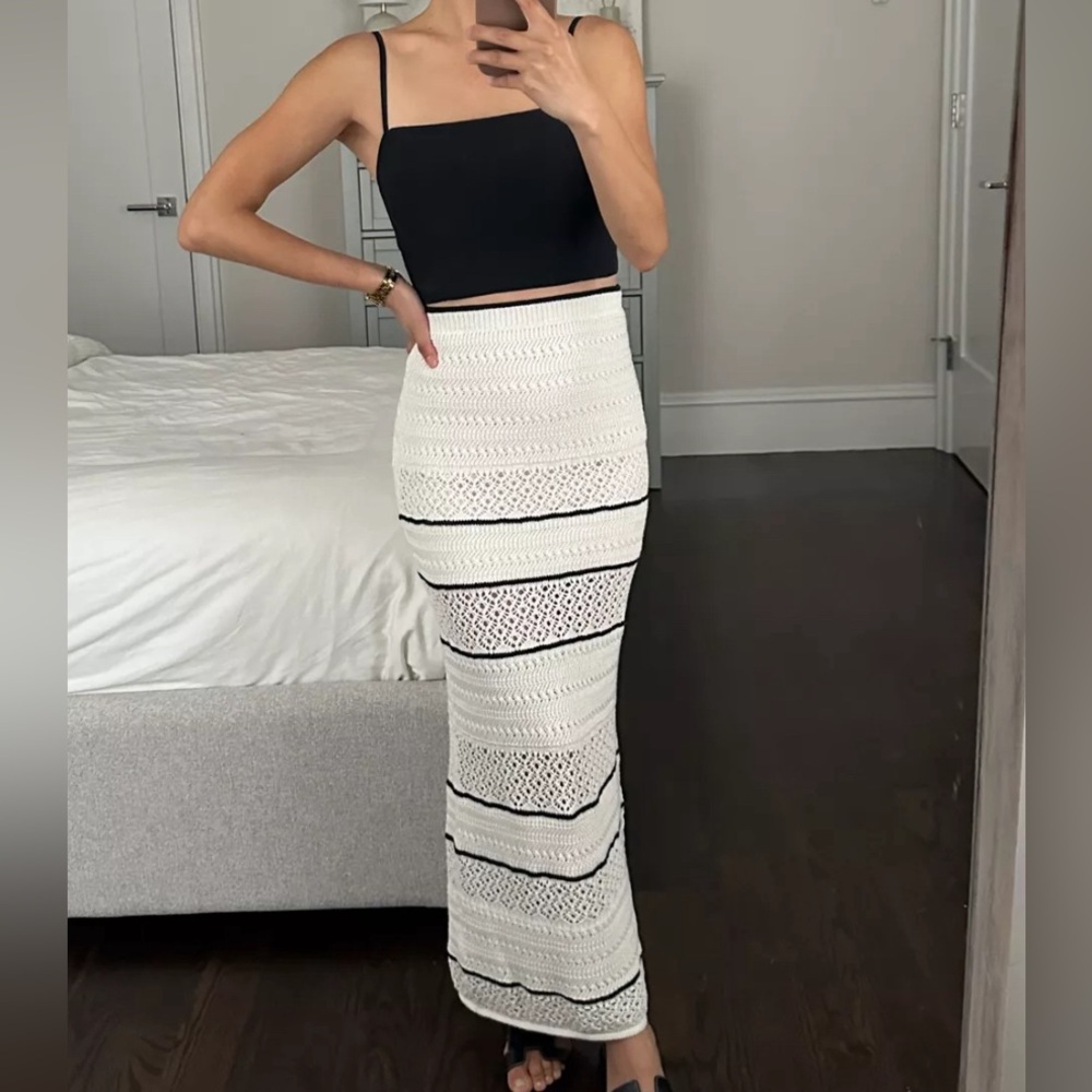 Abercrombie & Fitch Black and White crochet skirt - Picture 2 of 5
